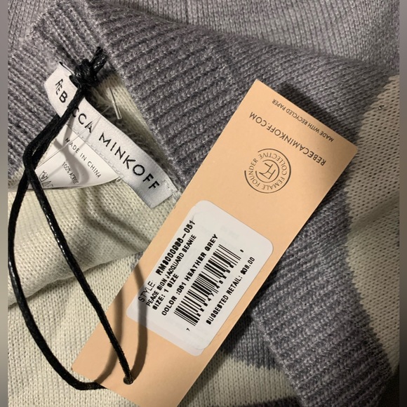 REBECCA MINKOFF PEADE SIGN JAOQUARD BEANIE
SIZE: 1 GIZE
COLOR :081 HEATHER GREY - Picture 3 of 3